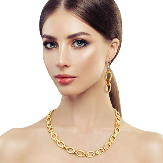 Twisted Oval Gold Metal Chain Set|18 inches - Premium Wholesale Jewelry from Pinktown - Just $16! Shop now at chiquestyles