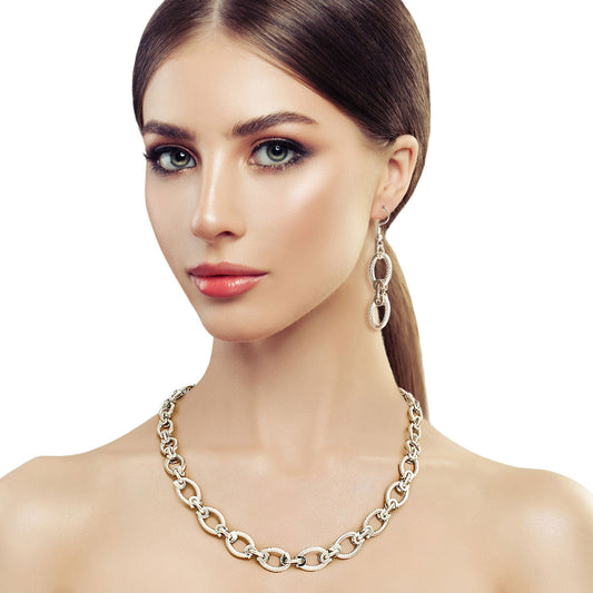 Twisted Oval Silver Metal Chain Set|18 inches - Premium Wholesale Jewelry from Pinktown - Just $16! Shop now at chiquestyles