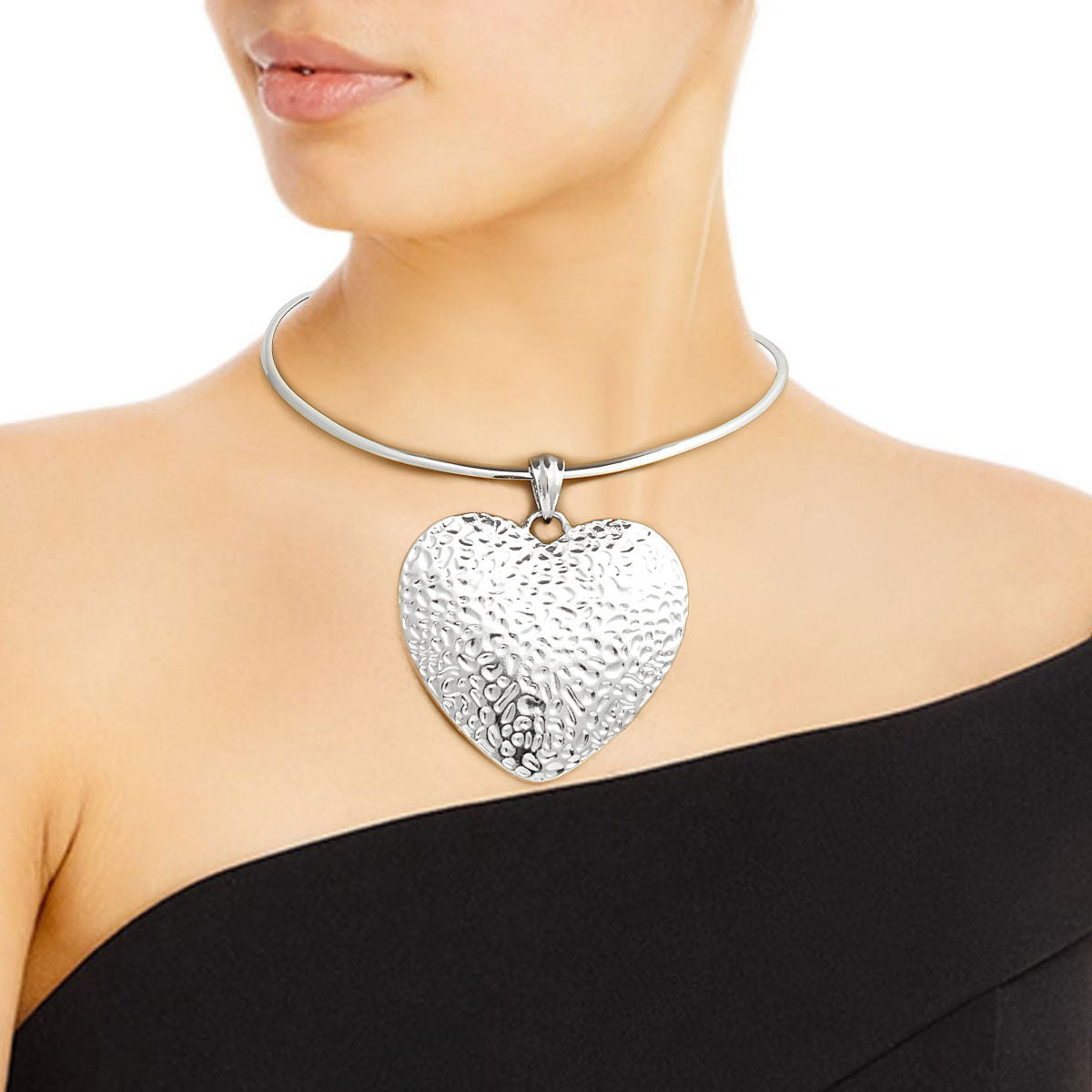 Silver Hammered Metal Heart Choker|16 inches - Premium Wholesale Jewelry from Pinktown - Just $15! Shop now at chiquestyles