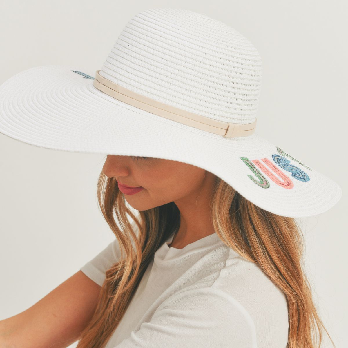 JUST CHILL OUT White Floppy Hat|One Size - Premium Wholesale Fashion Accessories from Pinktown - Just $23! Shop now at chiquestyles