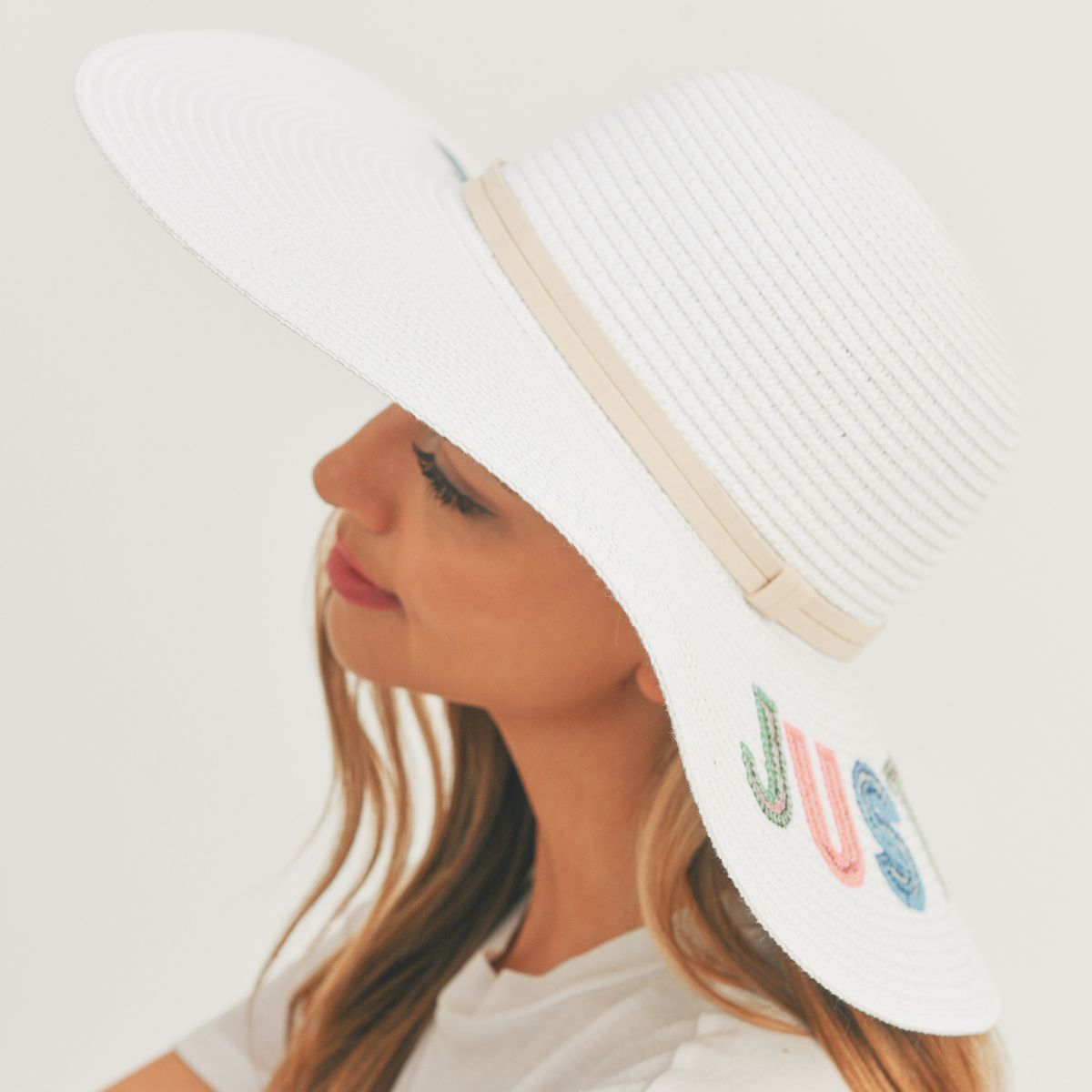 JUST CHILL OUT White Floppy Hat|One Size - Premium Wholesale Fashion Accessories from Pinktown - Just $23! Shop now at chiquestyles